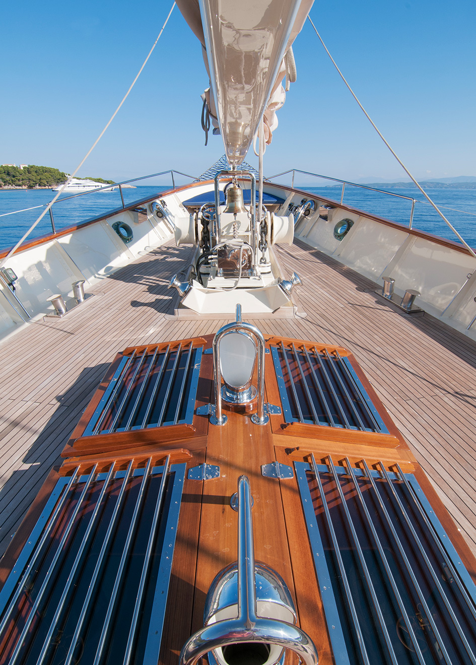 Ubf7YZ2ITa2uIP4FPGnH_malcolm-miller-sailing-super-yacht-conrad-restored-deck-tall-credit-Antonis-Nikolopoulos